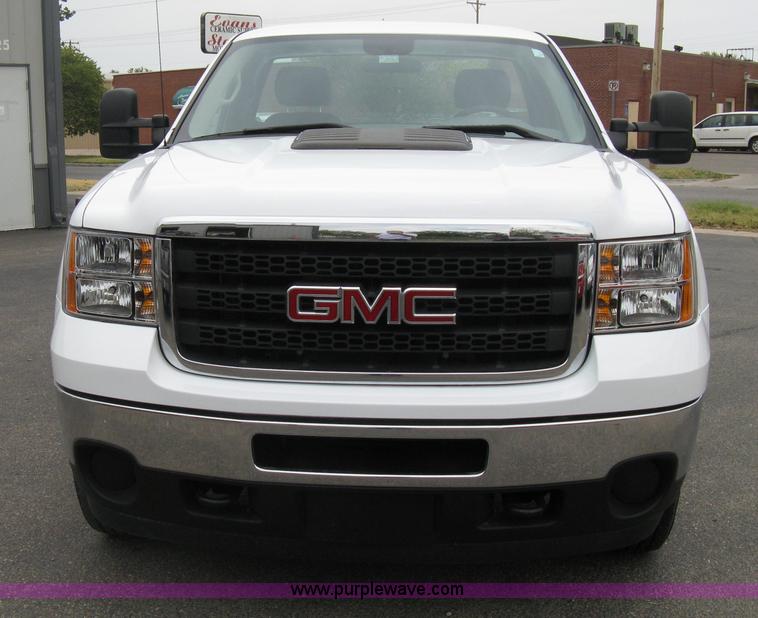 image for item A6477 2011 GMC Sierra C2500HD pickup truck