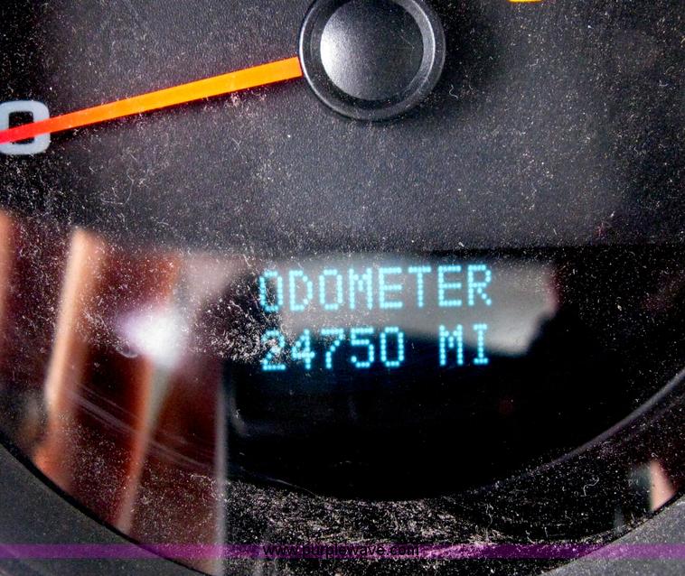 image for item A6477 2011 GMC Sierra C2500HD pickup truck