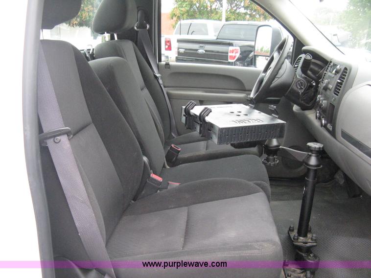 image for item A6477 2011 GMC Sierra C2500HD pickup truck