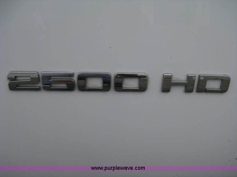 image for item A6477 2011 GMC Sierra C2500HD pickup truck