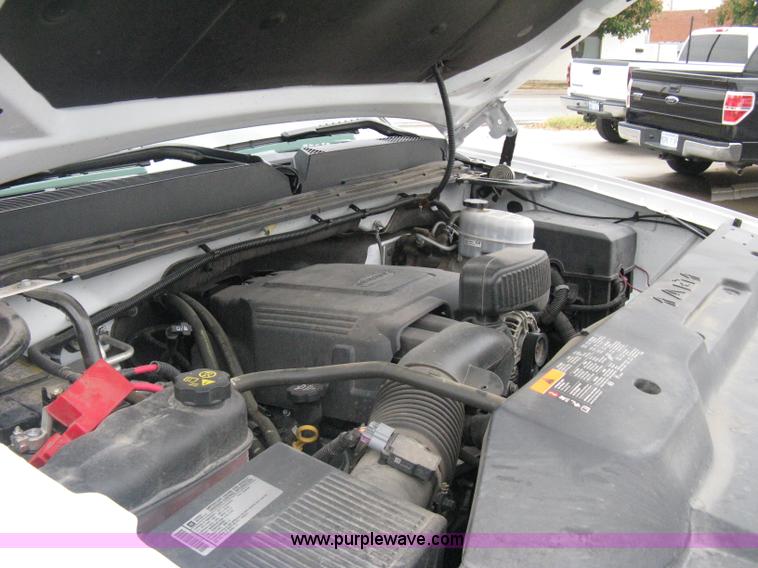 image for item A6477 2011 GMC Sierra C2500HD pickup truck