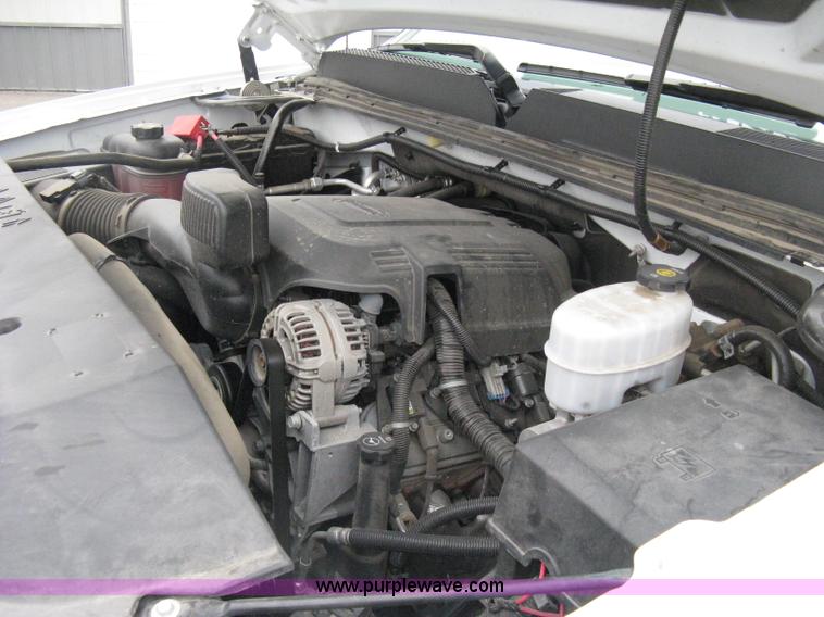 image for item A6477 2011 GMC Sierra C2500HD pickup truck