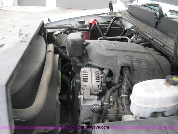 image for item A6477 2011 GMC Sierra C2500HD pickup truck