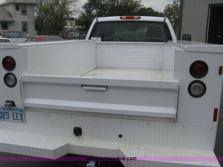 image for item A6477 2011 GMC Sierra C2500HD pickup truck