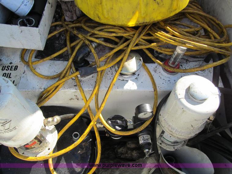 image for item A8433 2007 Ford F350 XL Super Duty service truck