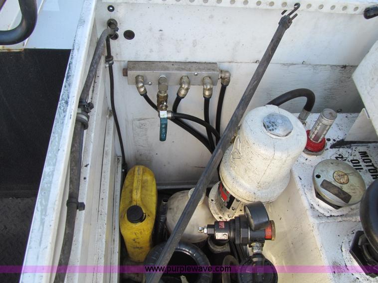 image for item A8433 2007 Ford F350 XL Super Duty service truck