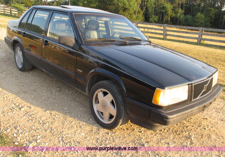 image for item B2750 1991 Volvo 940