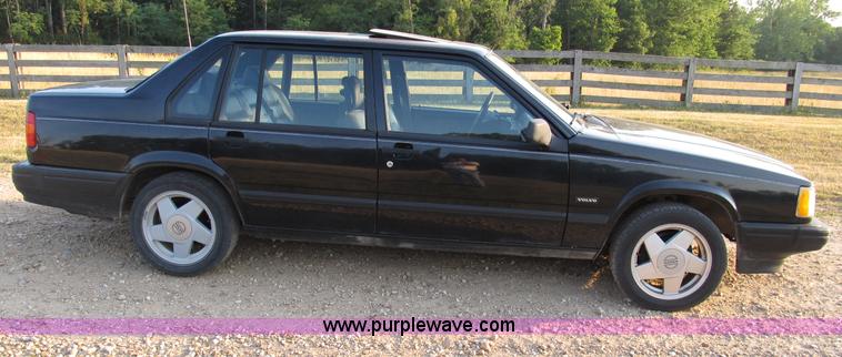 image for item B2750 1991 Volvo 940