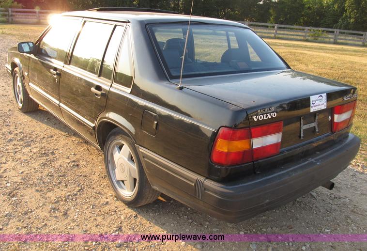 image for item B2750 1991 Volvo 940