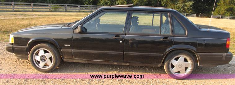 image for item B2750 1991 Volvo 940