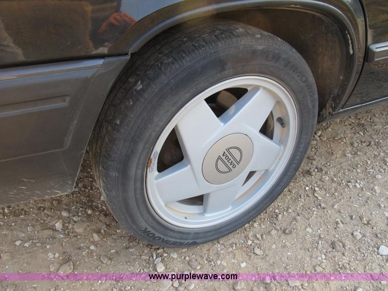 image for item B2750 1991 Volvo 940