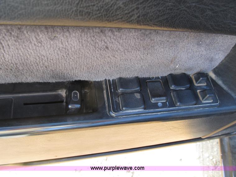 image for item B2750 1991 Volvo 940