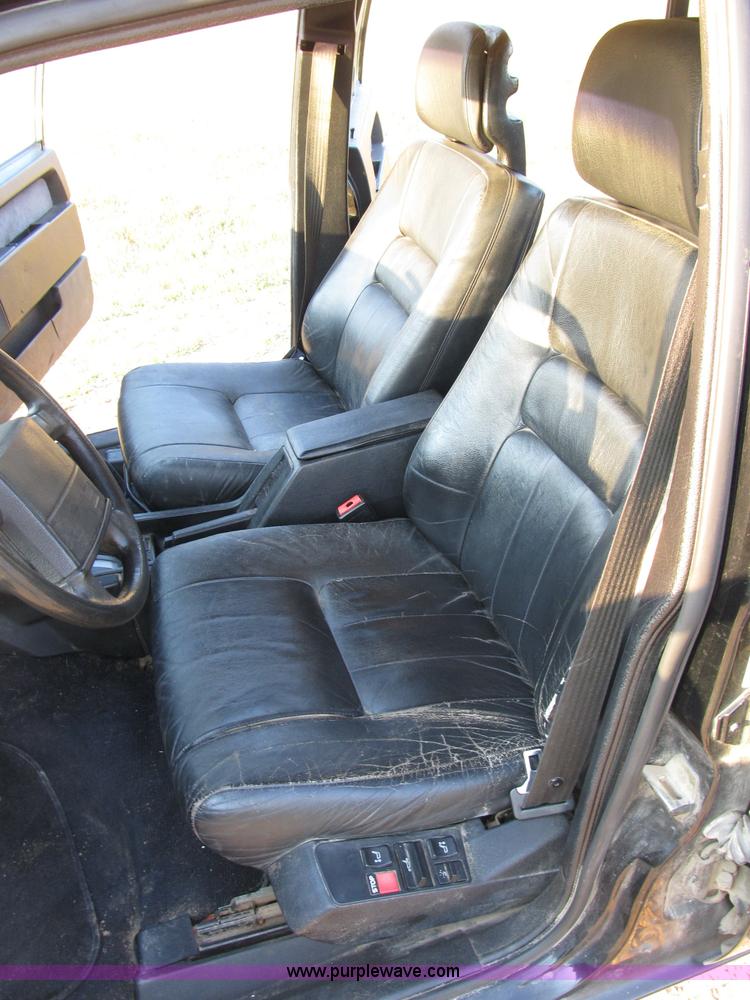 image for item B2750 1991 Volvo 940