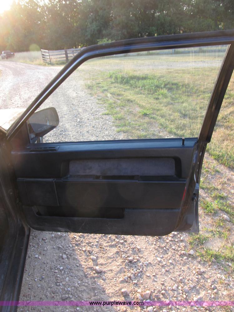 image for item B2750 1991 Volvo 940
