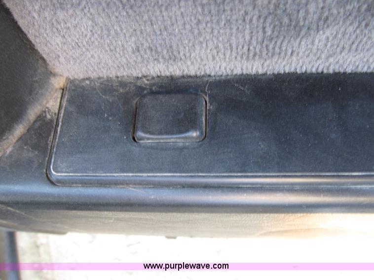 image for item B2750 1991 Volvo 940