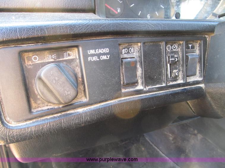 image for item B2750 1991 Volvo 940