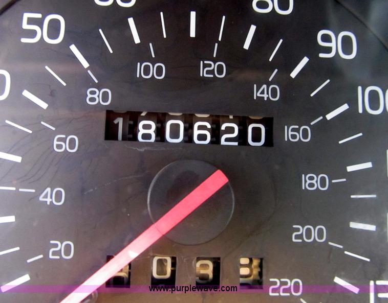 image for item B2750 1991 Volvo 940