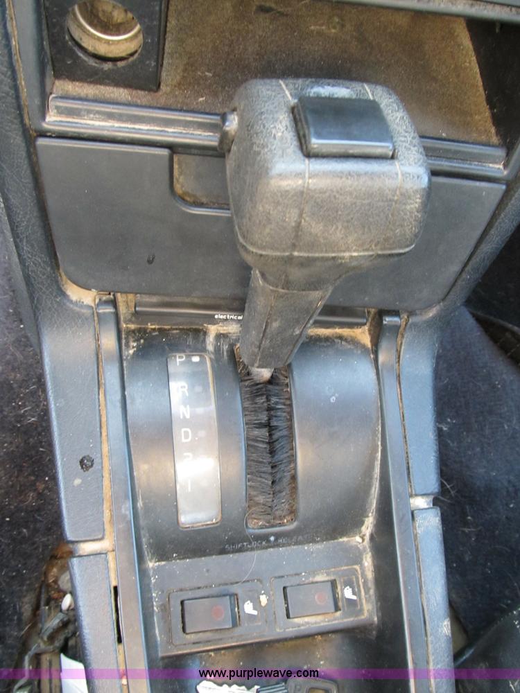 image for item B2750 1991 Volvo 940