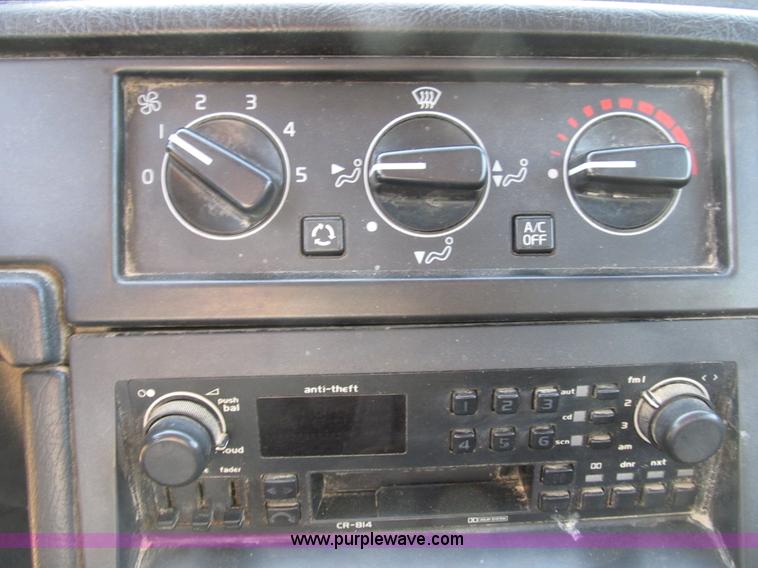 image for item B2750 1991 Volvo 940