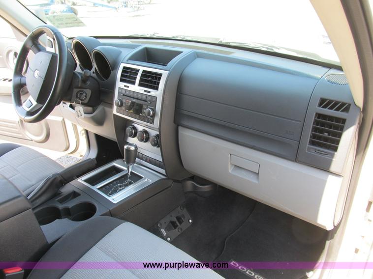 image for item B2822 2008 Dodge Nitro SLT SUV