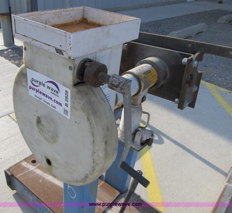 image for item B2828 OTC 6,000 lb revolver engine stand