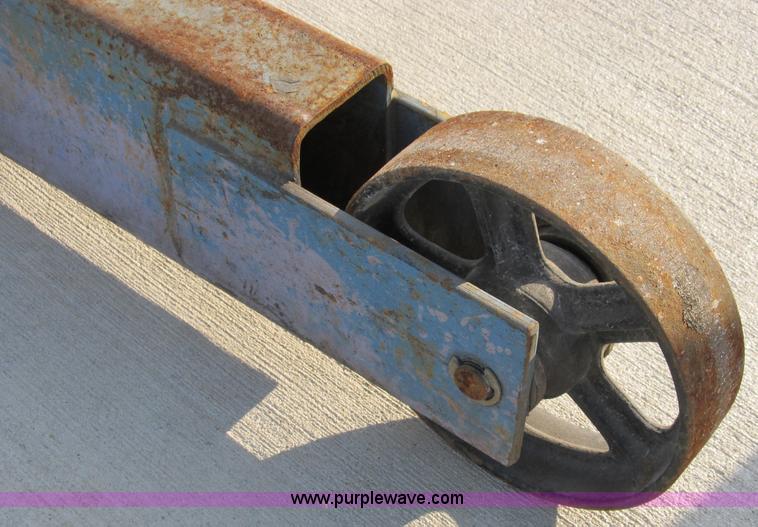 image for item B2828 OTC 6,000 lb revolver engine stand