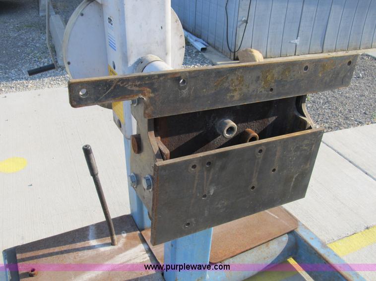 image for item B2828 OTC 6,000 lb revolver engine stand