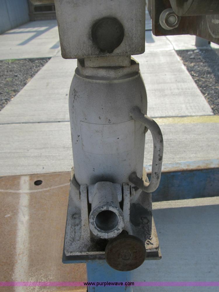 image for item B2828 OTC 6,000 lb revolver engine stand