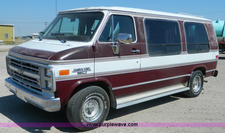 image for item B3823 1989 Chevrolet G20 van