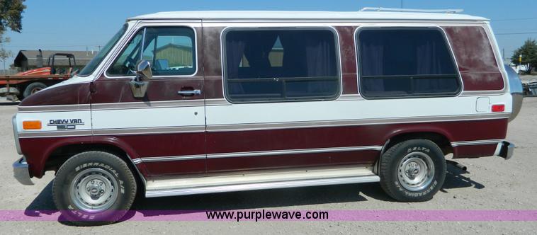 image for item B3823 1989 Chevrolet G20 van