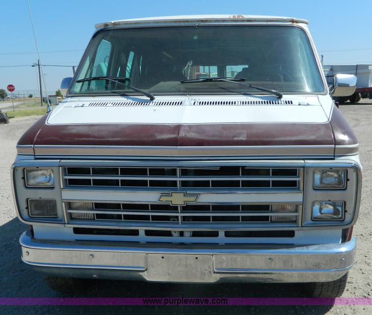 image for item B3823 1989 Chevrolet G20 van
