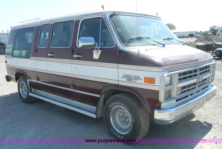 image for item B3823 1989 Chevrolet G20 van