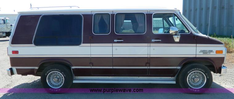 image for item B3823 1989 Chevrolet G20 van
