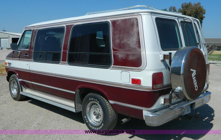 image for item B3823 1989 Chevrolet G20 van
