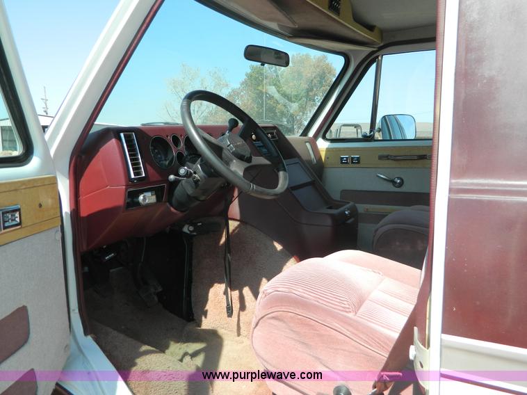 image for item B3823 1989 Chevrolet G20 van