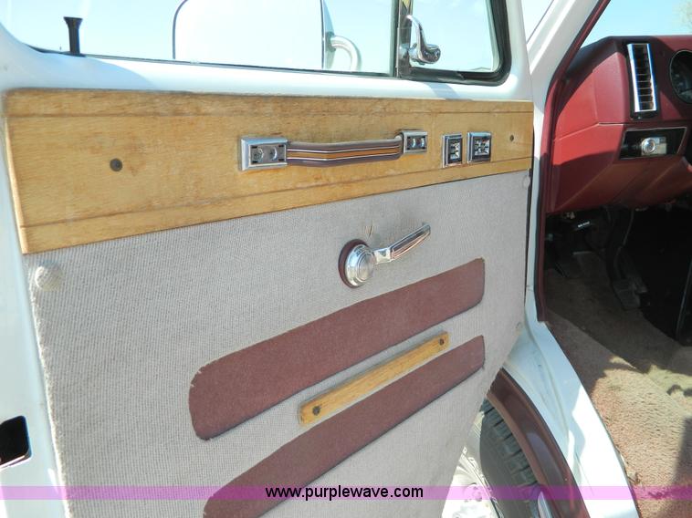 image for item B3823 1989 Chevrolet G20 van
