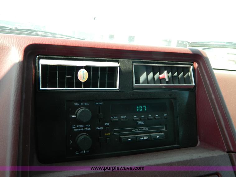 image for item B3823 1989 Chevrolet G20 van