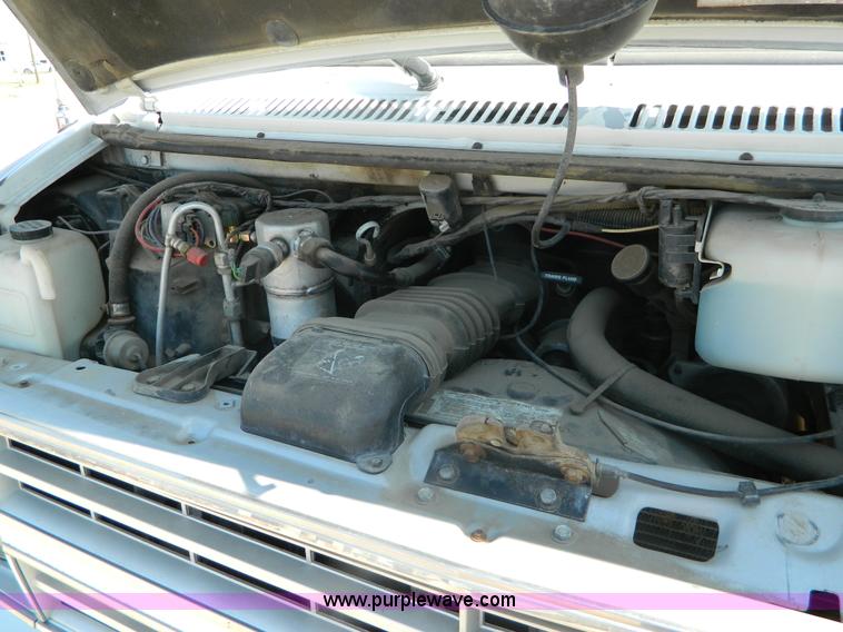 image for item B3823 1989 Chevrolet G20 van