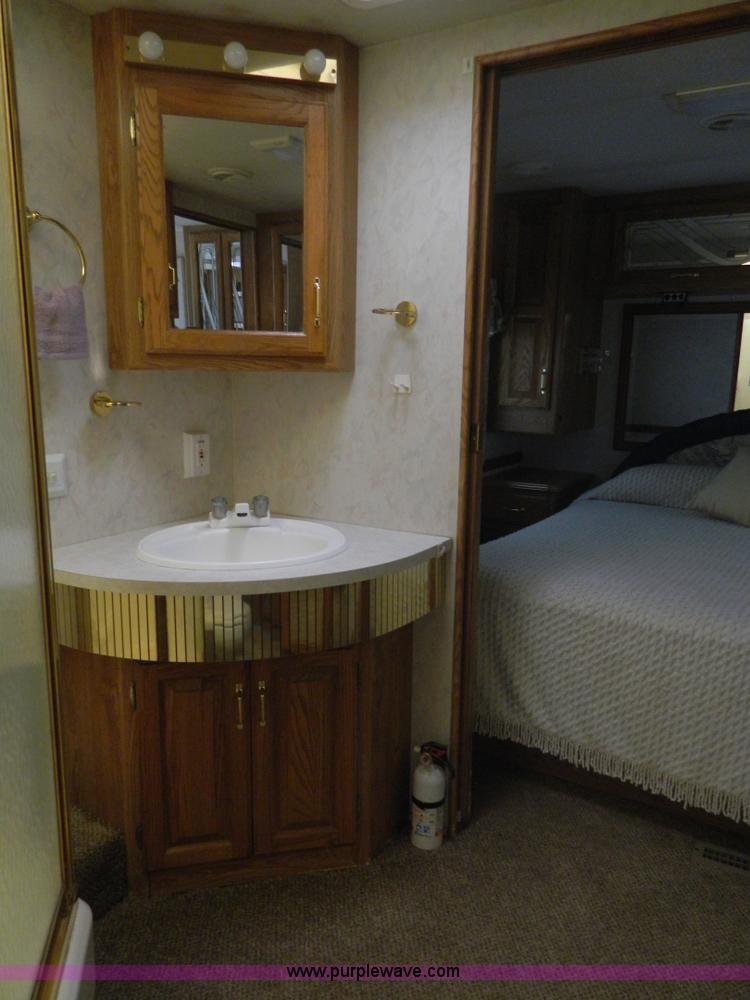 image for item B3833 1995 Newmar Dutch Star 34' RV motorhome