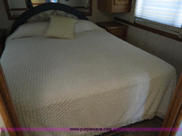 image for item B3833 1995 Newmar Dutch Star 34' RV motorhome