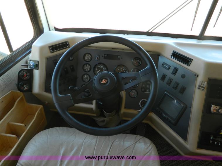 image for item B3833 1995 Newmar Dutch Star 34' RV motorhome