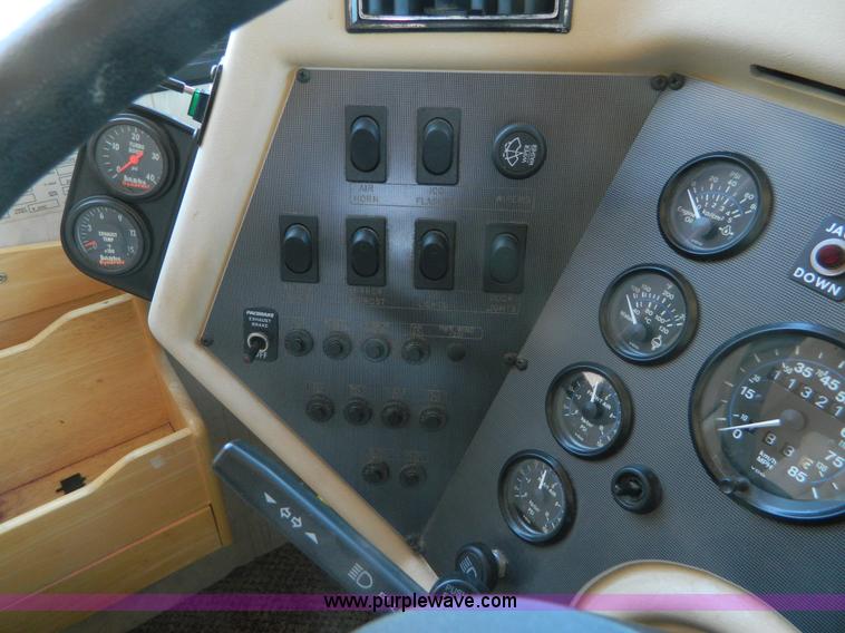 image for item B3833 1995 Newmar Dutch Star 34' RV motorhome