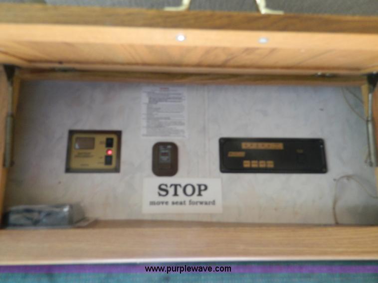 image for item B3833 1995 Newmar Dutch Star 34' RV motorhome