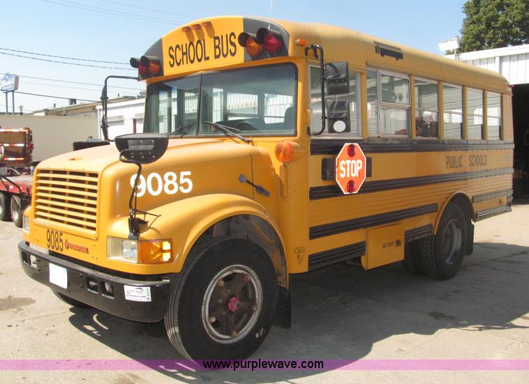 image for item B5178 1990 International 3800 Thomas Built school bus
