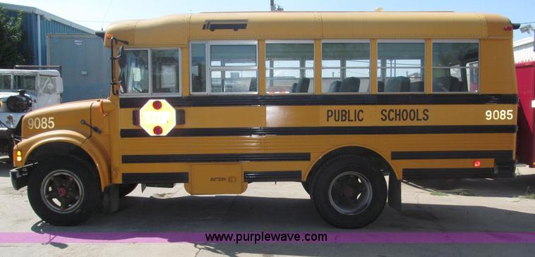 image for item B5178 1990 International 3800 Thomas Built school bus