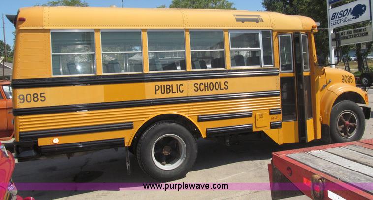 image for item B5178 1990 International 3800 Thomas Built school bus
