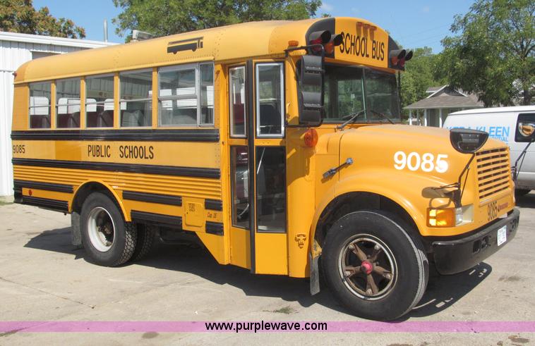 image for item B5178 1990 International 3800 Thomas Built school bus