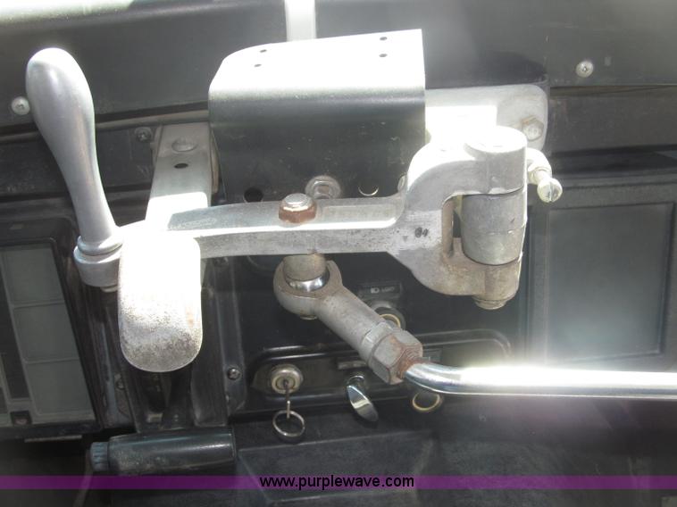 image for item B5178 1990 International 3800 Thomas Built school bus