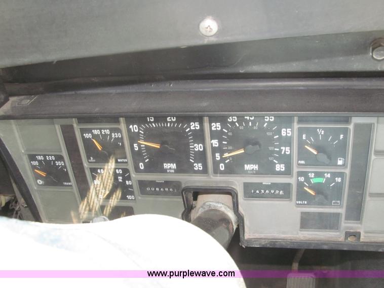 image for item B5178 1990 International 3800 Thomas Built school bus