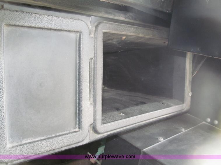 image for item B5178 1990 International 3800 Thomas Built school bus